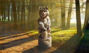Деревянная фигура "Медведь с медом"