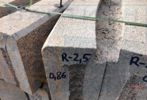 Гранитный бортовой камень ГК-2,5